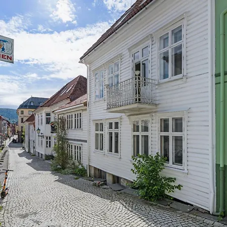 Fit For Two Families! 8 Bedrooms! 2 Bathrooms! Apartament Bergen